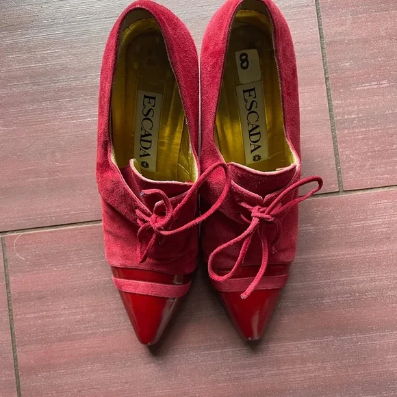 Escada patent leather/suede pump